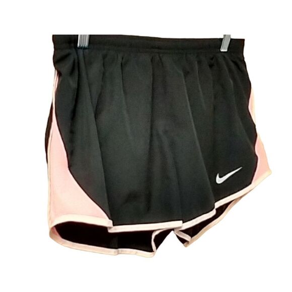 NWOT NIKE Women's Active Workout Short. - Picture 3 of 11